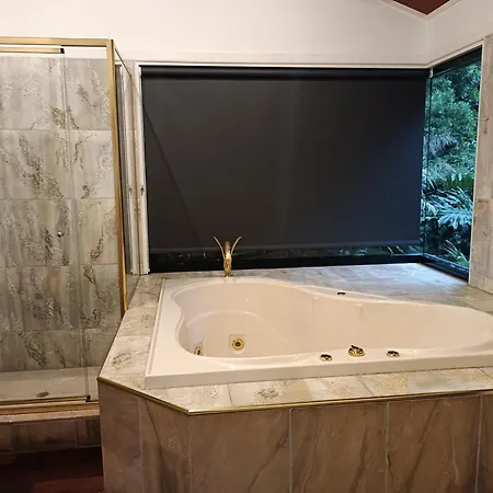 Escarpment Retreat & Day Spa For Couples-3